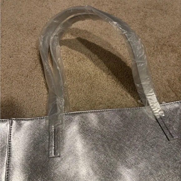 Clinique Silver Tote Bag - Picture 4 of 7